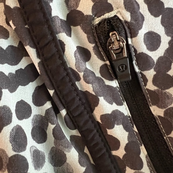 LULULEMON WOMENS ATHLETIC TRACKER III ACE SPOT SHORTS SIZE 6 - Picture 10 of 10